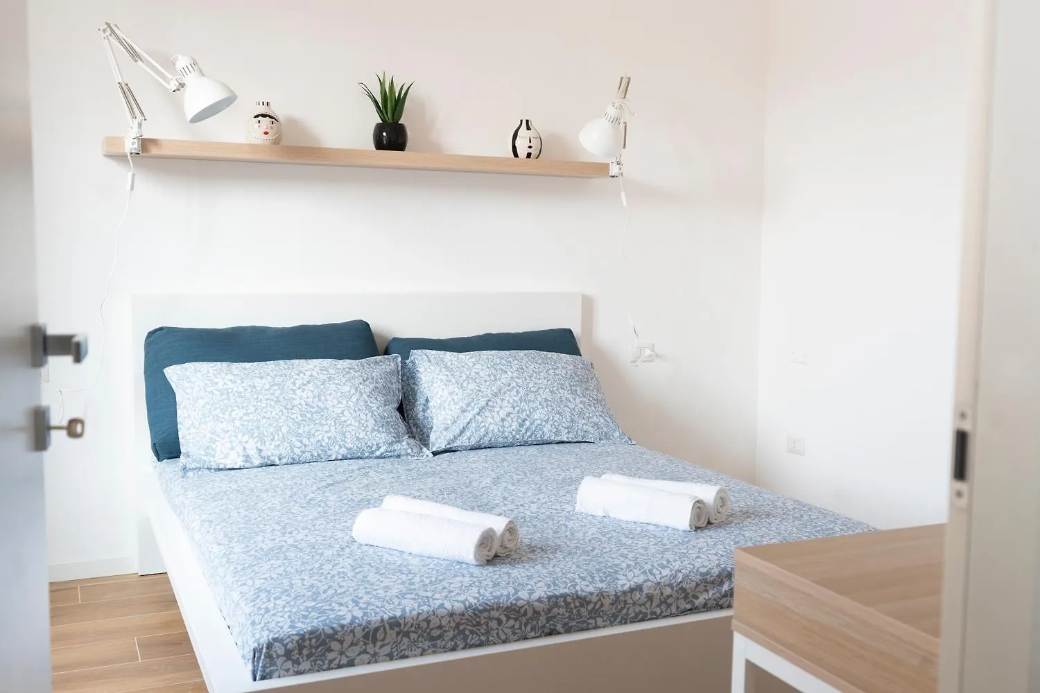 Lo3 • Navigli Chic Apartment • Milan 0*,